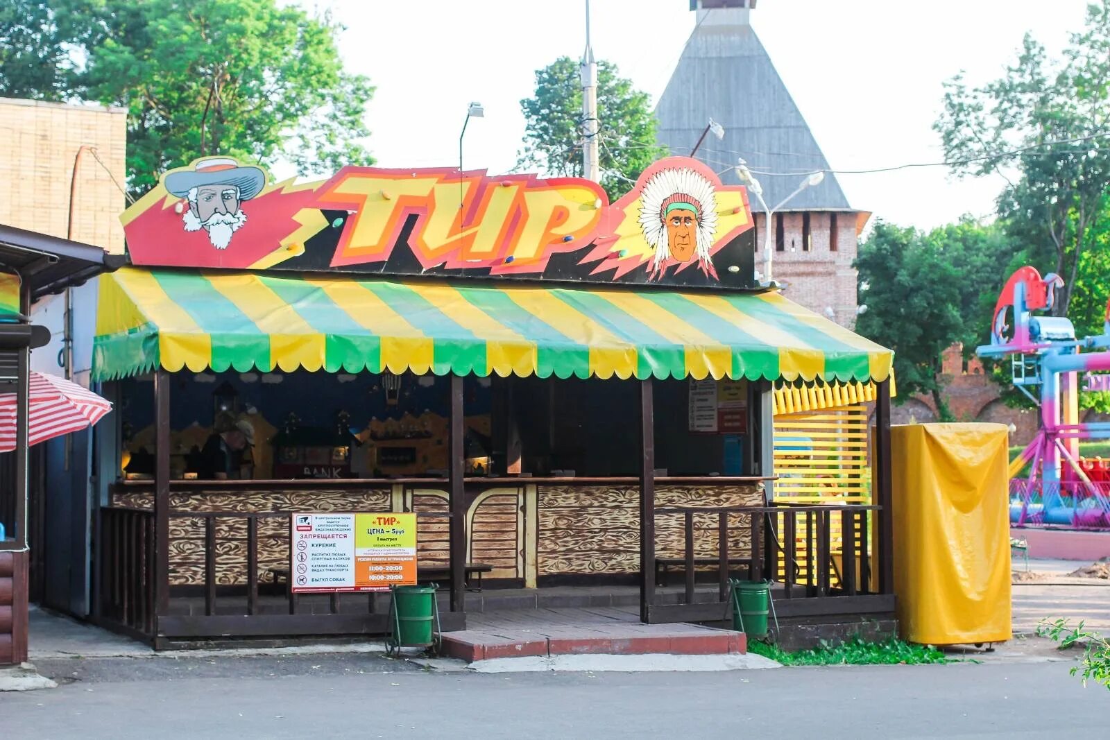 Парк горького в москве тир. Тир в парке аттракционов в америке. Парк сокольники тир. Павильон аттракцион. Карусель или тир в парке.