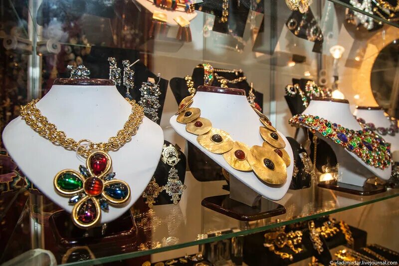 ювелирная выставка. мир украшений москва. выставка драгоценных украшений. украшения в. ювелирная выставка.