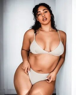 Tabria Majors sexy bikini pics and video.
