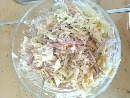 Салат чипсы колбаса огурец