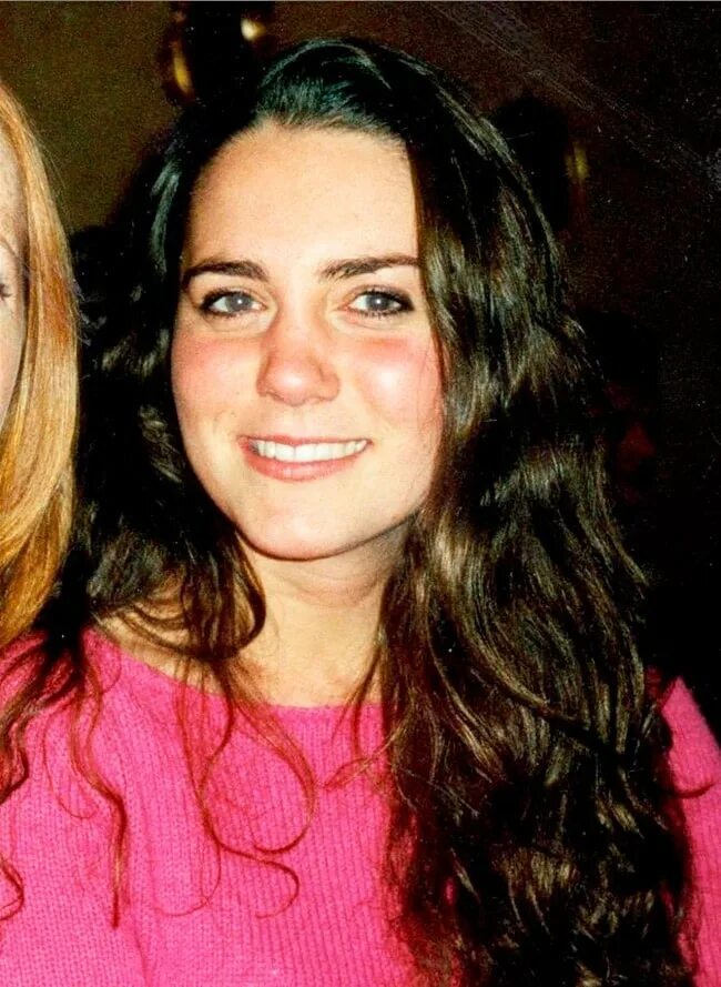 Миддлтон в молодости. В молодости кейт миддлтон молодости. Кейт миддлтон в юности и сейчас. Кейт миддлтон молодая. Кейт мидлтон в мололодости.