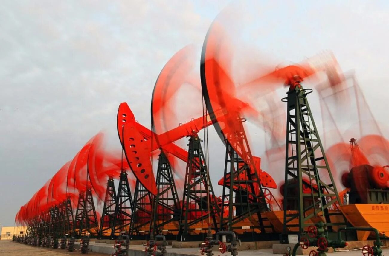 Нефтяные скважины россии. Сырая нефть. Добыча нефти. Сама нефть. Сама нефть.