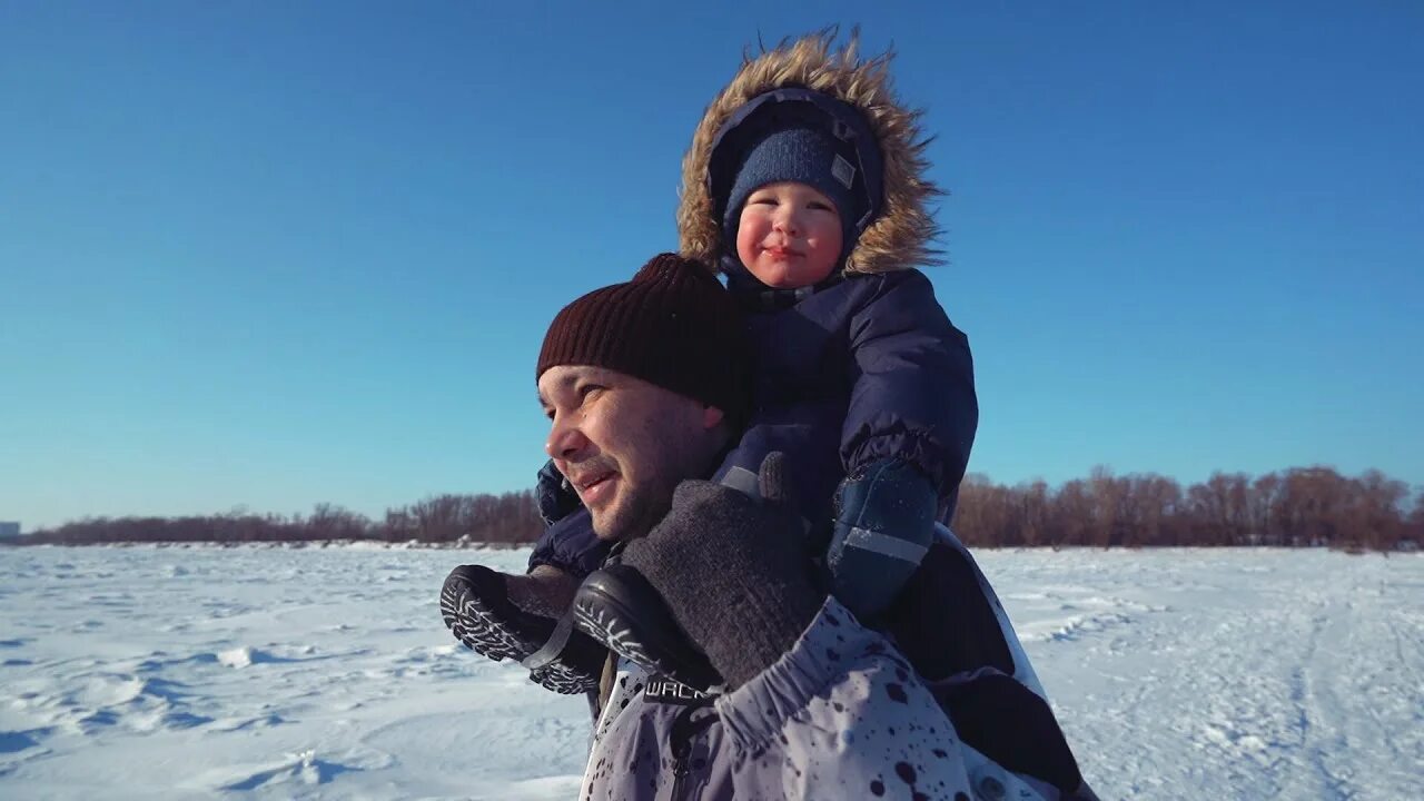 Семья видео. Семейное видео. Видео семейный клип. Новое видео семьи Тепляковых зима 2021 года.