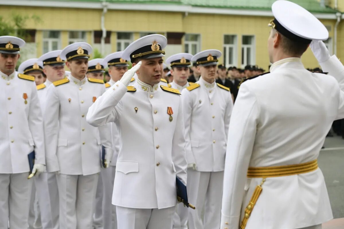 Военный морской офицер. Кожарин офицер ВМФ. Морской офицер. Выпуск офицеров ВМФ. Офицеры ВМФ РФ.