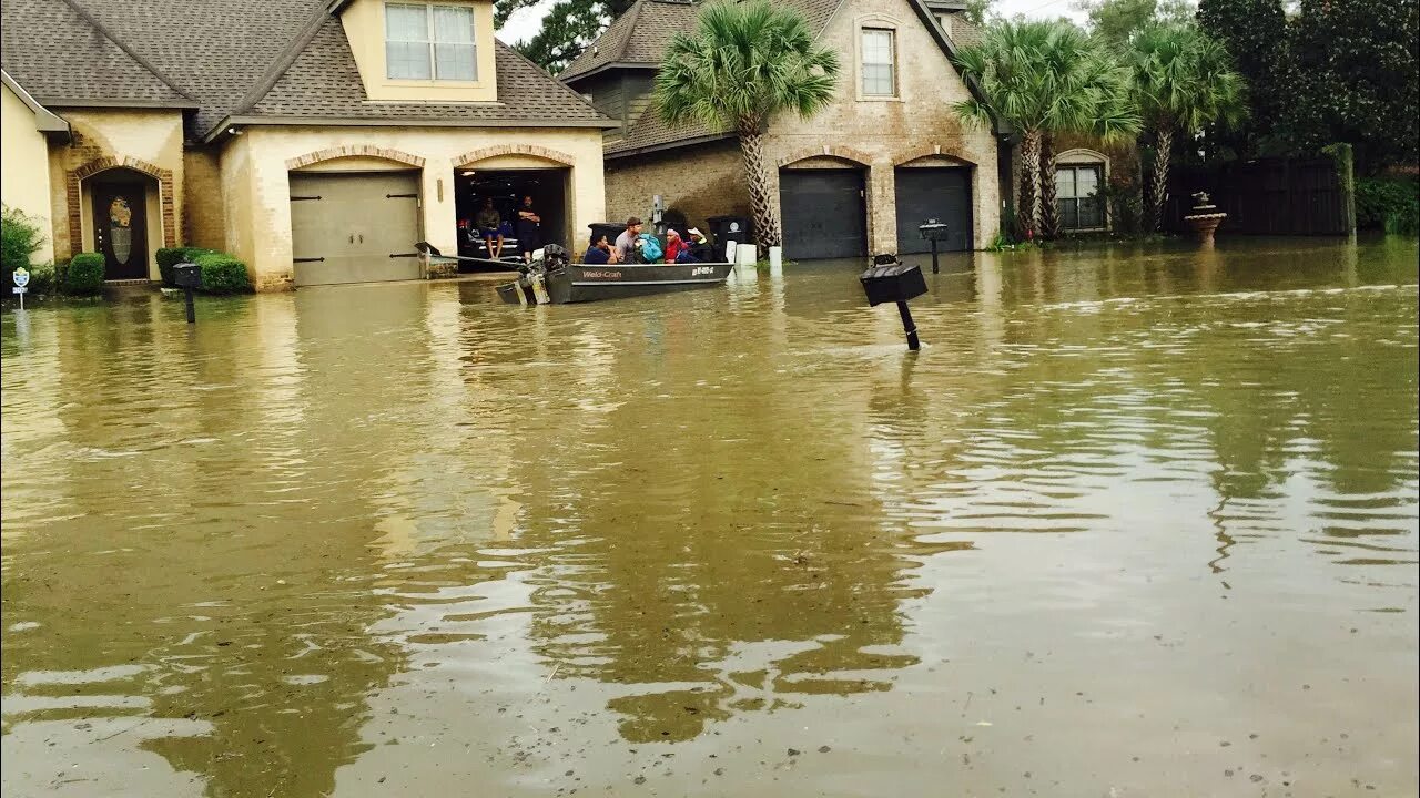 Flood c. Затопление денхэм-спрингс, луизиана.. луизиана люди. flood water. gif for houses in flood.