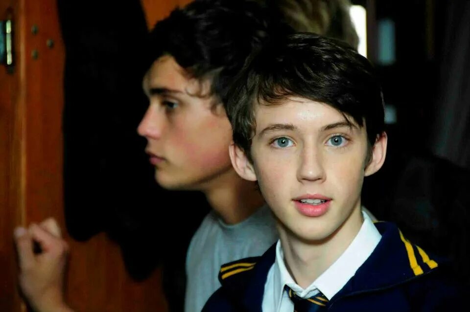 Малёк это определение. Обозначение слова малек. Мужские имена. Малек имя национальность. Тигран имя.