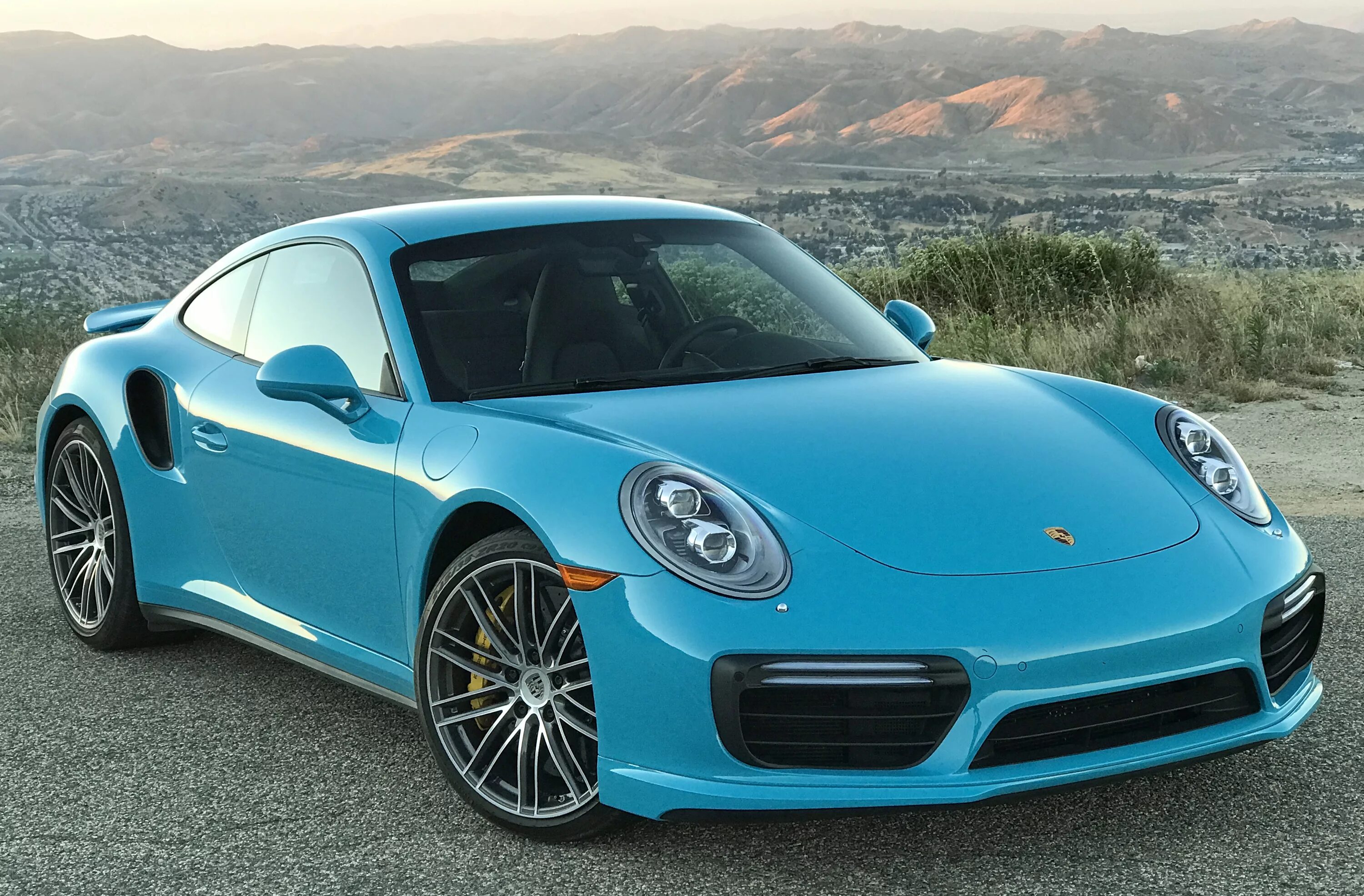 Porsche 911 carrera 4s синий. Порше 911 турбо голубой. Порше 911 синего цвета. Porsche 911 turbo s бирюзовый. Голубой porsche.