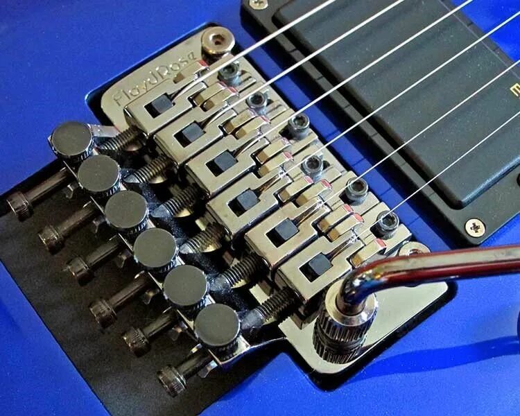 Гитара с Floyd Rose. Тремоло Floyd Rose. Floyd Rose микроподстройка. Флойд Роуз на гитаре. Меняю электрогитару