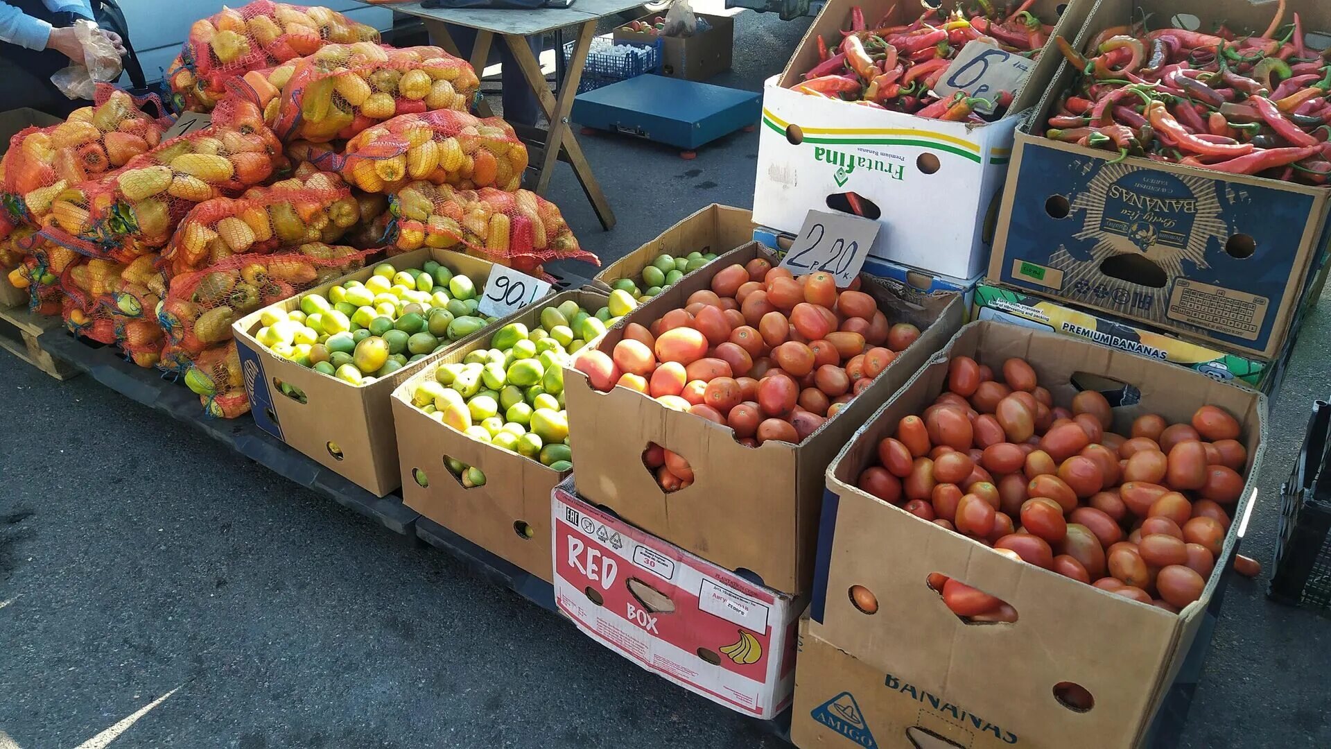 Купить овощи беларусь. Овощи и фрукты на базаре. Продажа овощей и фруктов бизнес. Омск где оптовики закупают овощи.