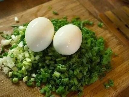 Вареное яйцо зеленый лук кефире