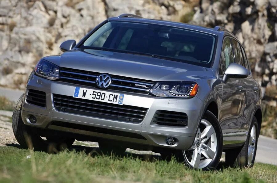 Volkswagen touareg 2011. Volkswagen Touareg Hybrid. Фольксваген Туарег 2011. Volkswagen Touareg 2011 года. Фольксваген Туарег гибрид.