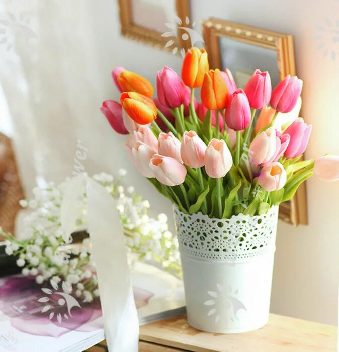 Букет тюльпанов в интерьере. Букет тюльпанов в вазе. Красивые композиции из тюльпанов. Тюльпаны в горшке.