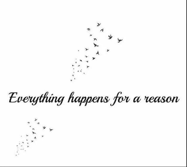 Happen for a reason. Тату everything happens. Everything happens for a reason тату. Everything happens for a reason тату на руке. Everything happens for a reason шрифт.