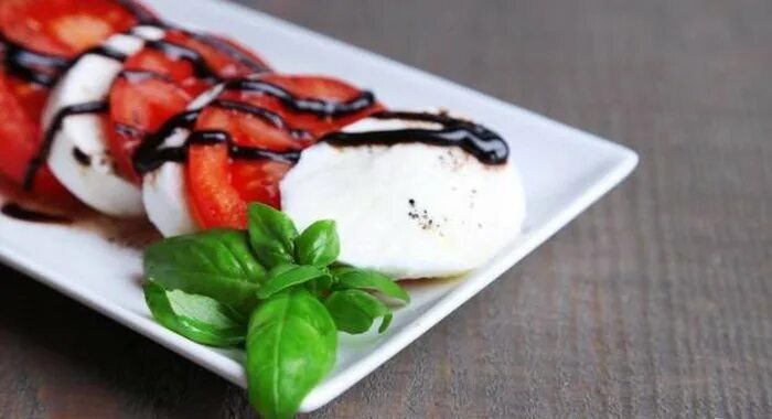 Insalata Caprese: Um Clássico Italiano Refrescante Cozinha Tradicional
