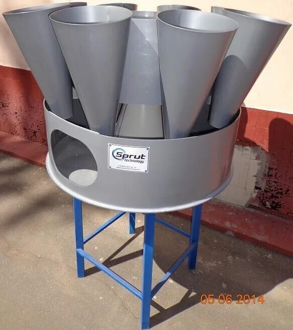 Машина для убоя "спрут-110п";. Конус для забоя птицы пластиковый. Конус для птиц. Конус для забоя кобб 500. Мястяжмаш оборудование для забоя птицы.