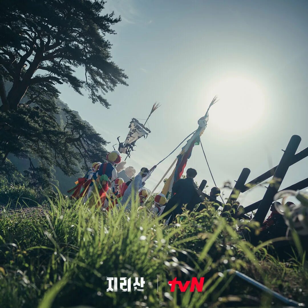 Гора чири дорама. Гора чирисан дорама. Чирисан гора корея. Гора чири 2021. Чирисан дорама 2021.