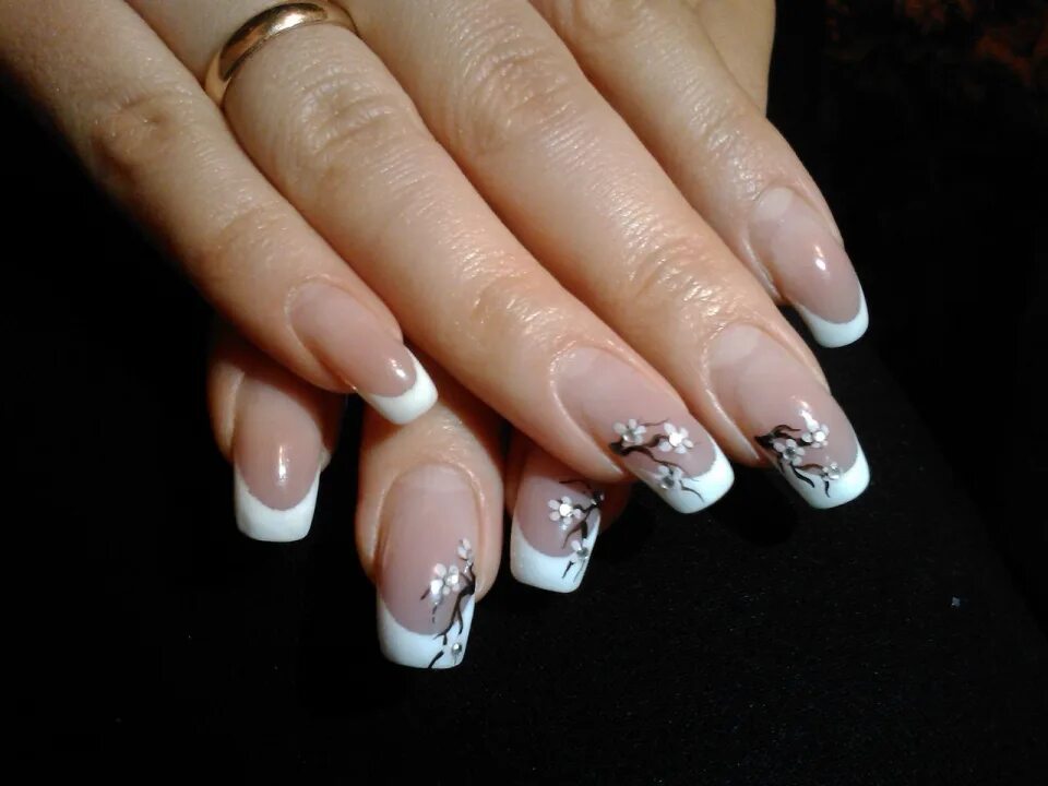 Маникюр французский с рисунком белый #маникюр #nailart #ногти 修 指 甲 in 2020 Short nails art, Nail art designs, Nail a