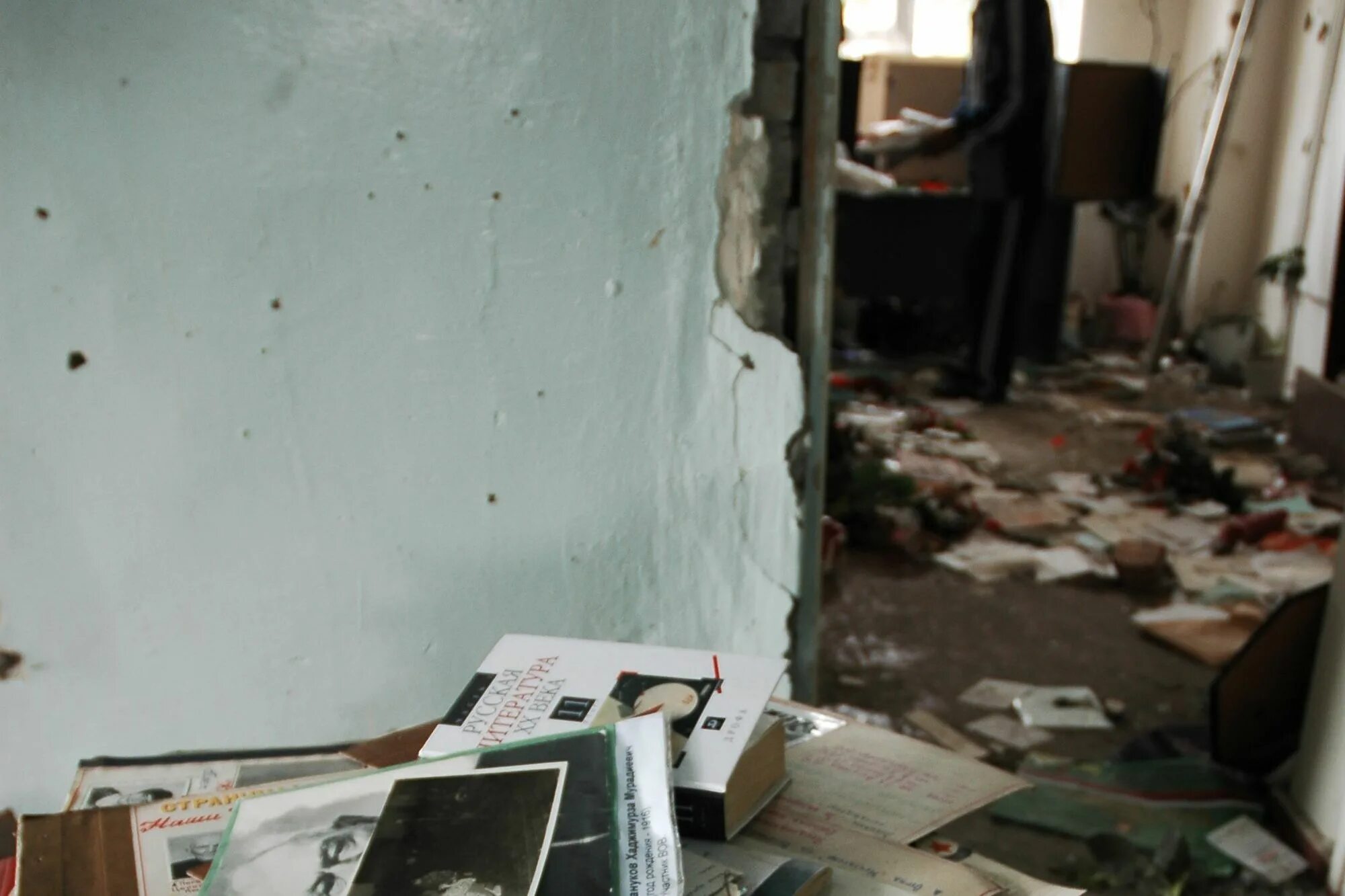 Школа 28 ревда. 05. Взрыв в кабинете химии. Взорванный класс. Обстрел школы в казани.