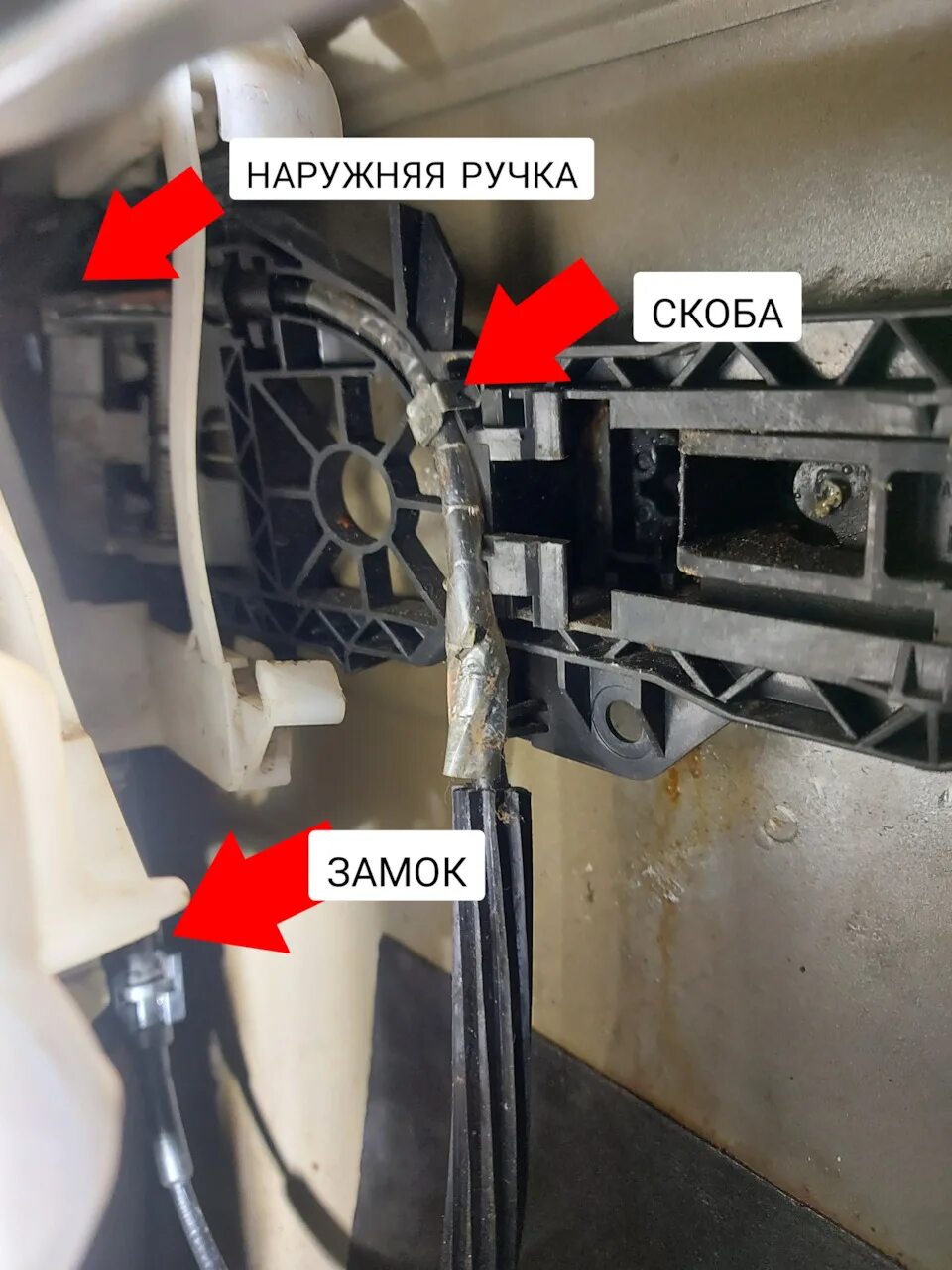 Не открывается дверь пассат б7. Тросик наружной ручки двери пассат б6. passat b6 ручка водительской двери наружная. замена тросика наружной ручки водительской двери passat b6. замена тросика ручки двери пассат б7.