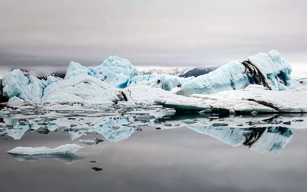 Лед снизу. Исландия ледники. Снежная глыба. Ледники 4к. Ледяная глыба.