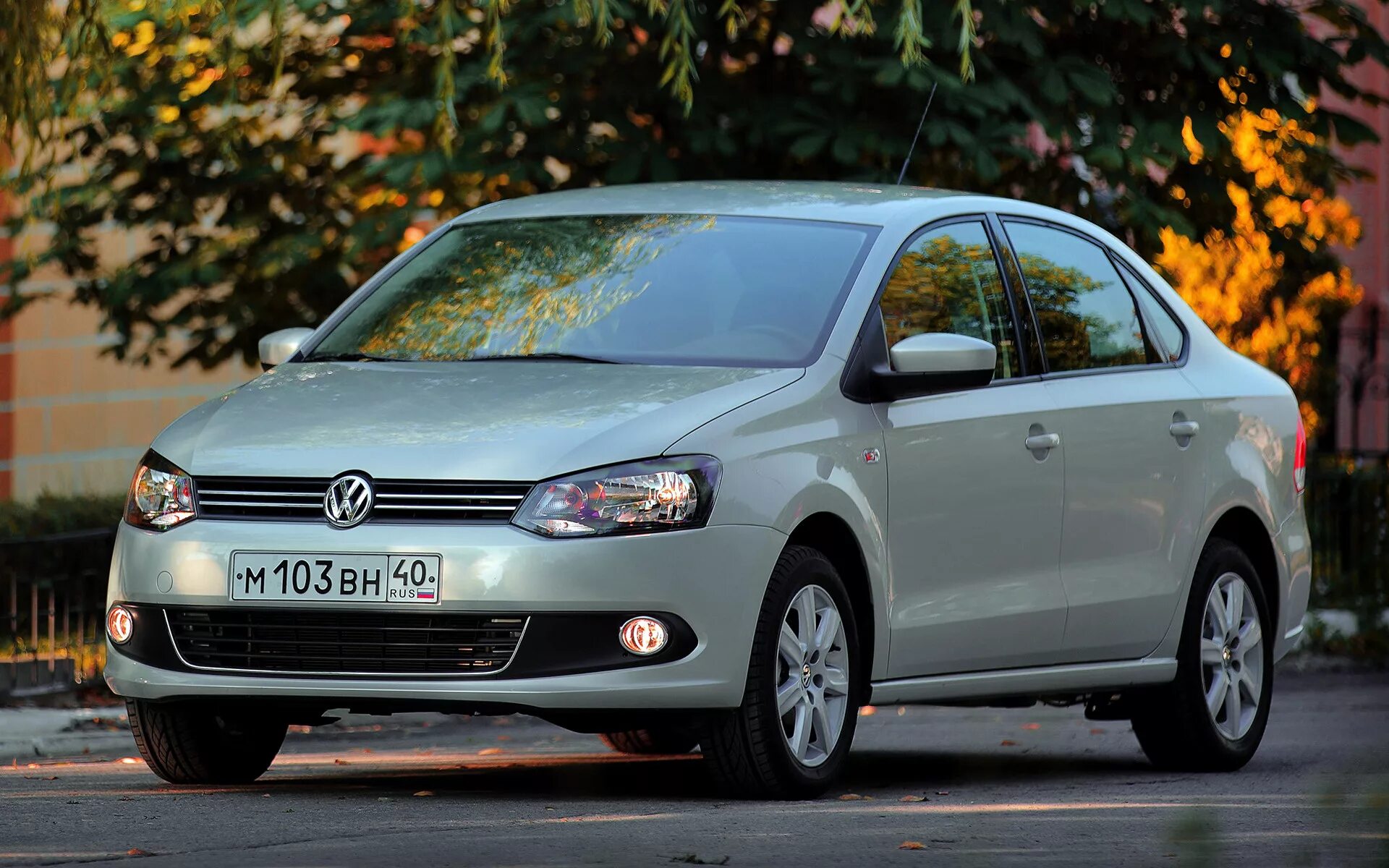 Vw polo отзывы. Фольксваген поло 5 седан. Фольксваген поло седан 2010. Volkswagen Polo 5 седан. VW Polo sedan 2010.