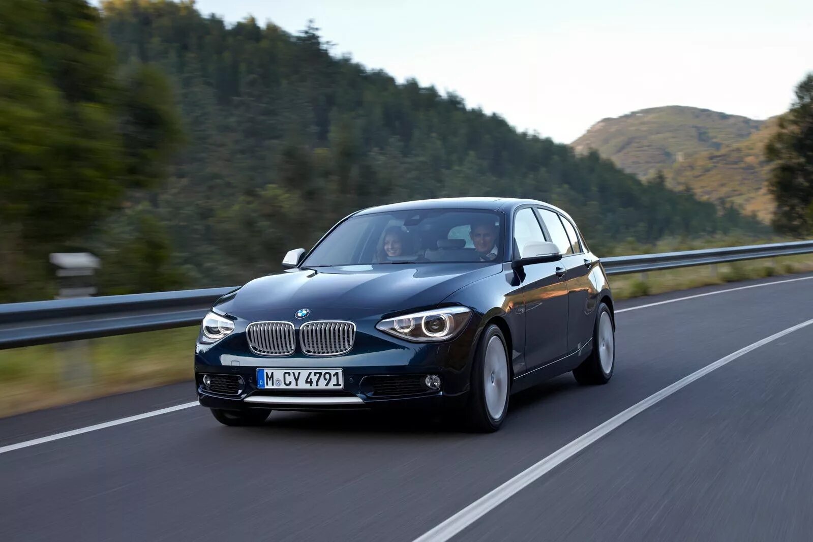 История машин bmw. Баварский флаг bmw. Проект бмв. Bmw group 5. Bmw на немецком.