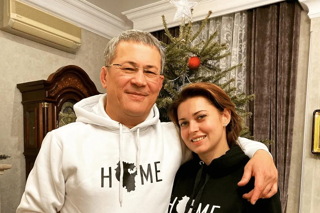 Радий хабиров семья. Хабиров с супругой. Каринэ аветисян и радий хабиров. Радий хабиров супруга каринэ хабирова. Каринэ хабирова и хабиров.