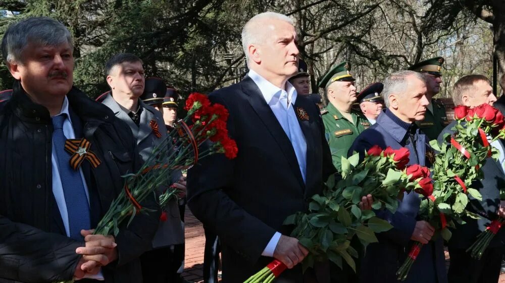 День освобождения симферополя от немецко фашистских захватчиков. Место для возложения цветов. 79 Годовщина освобождения Симферополя. Освобождение Крыма от немецко-фашистских захватчиков. День освобождения Симферополя.