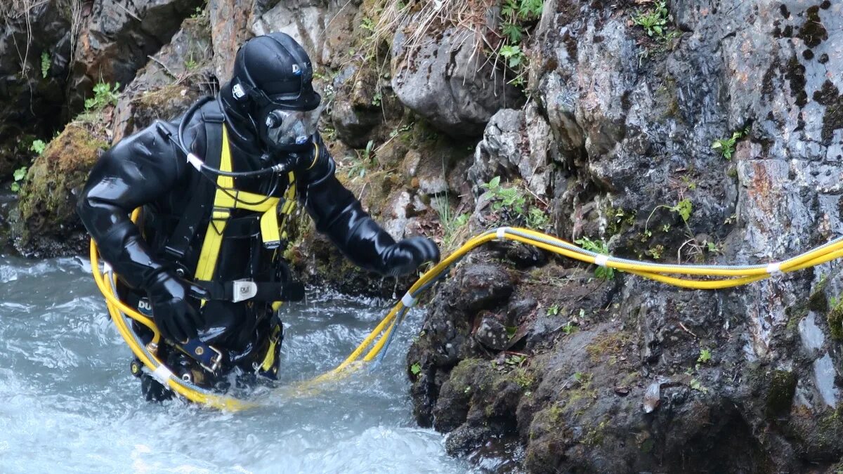 Бурные воды 5. Дискавери Золотая лихорадка бурные воды. Discovery channel Золотая лихорадка. Золотая лихорадка борные воды.