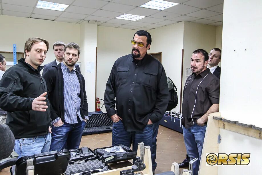 Сигал завод. Сигал завод красноярск. orsis by steven seagal. сигал посетил военных. ген директор орсис.