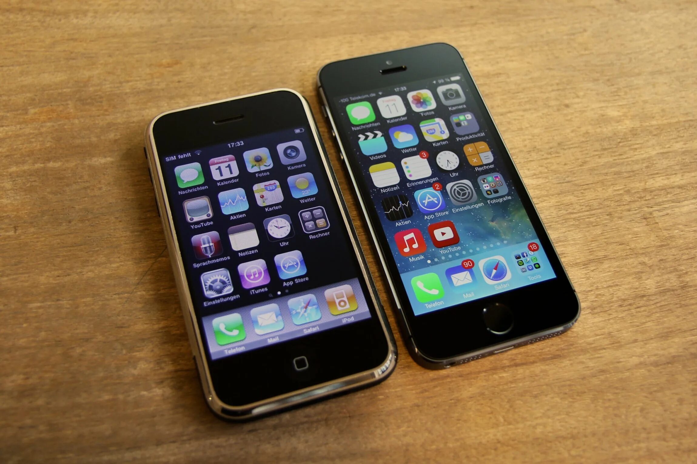 Айфон 2g. Iphone 2. Iphone 2g IOS 1. Iphone 2g vs iphone 7. Разные айфоны фото