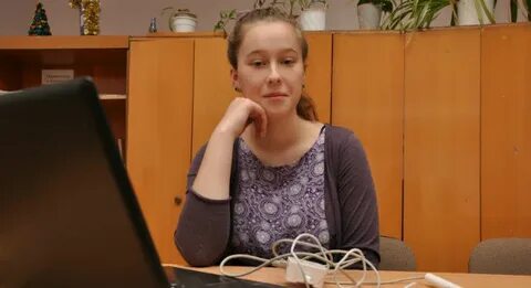 Аня учится