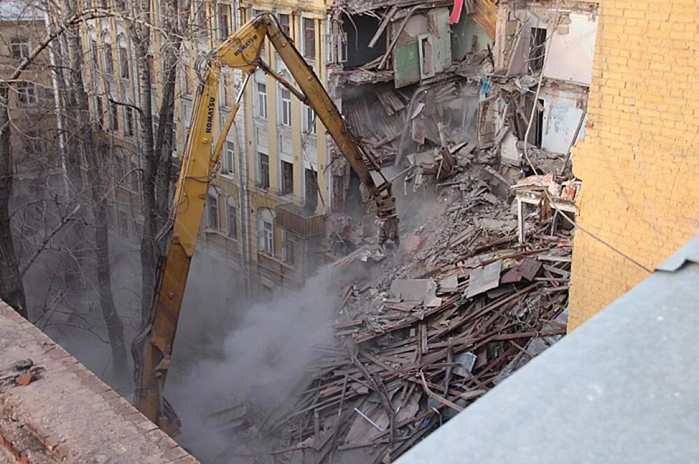 Домов привалова на садовнической улице. Снос старых домов в москве. Снос д. Снос техника сноса. Реновация старые дома.