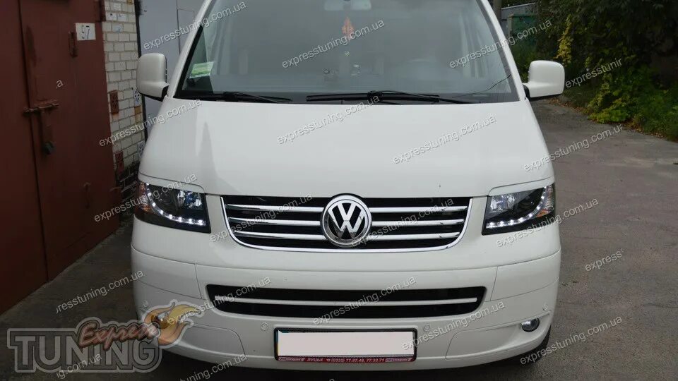 Фара транспортер т5. Volkswagen t5 реснички. Реснички Фольксваген т5. Фары VW t5 2003. Фара Фольксваген Транспортер т5.