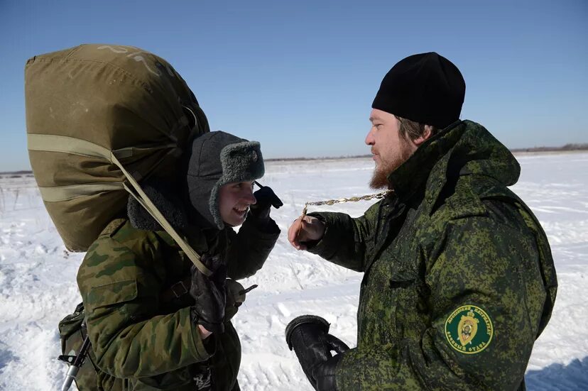 Военный капеллан. Военный капеллан в армии РФ. Капеллан в Российской армии. Священники в армии РФ. Военный священник в России.