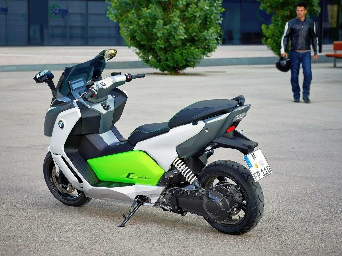 Скутеры категории б. Электроскутер BMW C Evolution. BMW C 650 Evolution. BMW Evolution Scooter. Электроскутер БМВ Эволюшн.