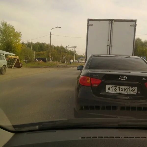 Нижегородский переезжает. Нижний Новгород переезд Петряевка. Петряевка встречная 25. Закрытие переезда Петряевка Нижний Новгород. Склад №10 на Петряевке.