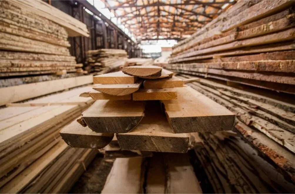 Отрасль деревообработки. Деревообрабатывающая промышленность. Цех пиломатериалов. Деревообрабатывающее производство. Производство древесины.