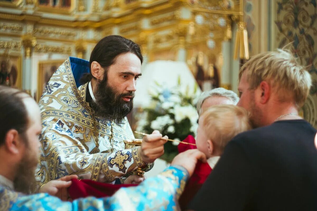 Зачем нужно причащаться