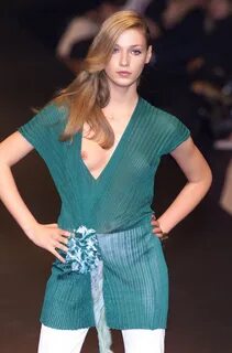 Wpadki dziewczyn bez cenzury z portali społecznościowych bez bielizny. 