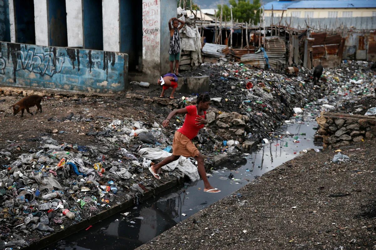 На гаити едят людей. Порт-о-Пренс Гаити трущобы. Район Сите-солей, порт-о-Пренс, Гаити. Республика Гаити трущобы. Гаити трущобы бедность.