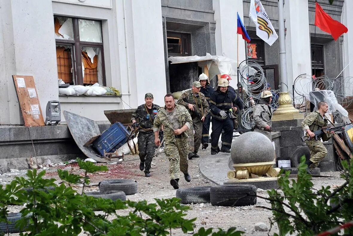 2 июня 2011. Обстрел Луганска 2 июня 2014. Луганская администрация авиаудар 2014.