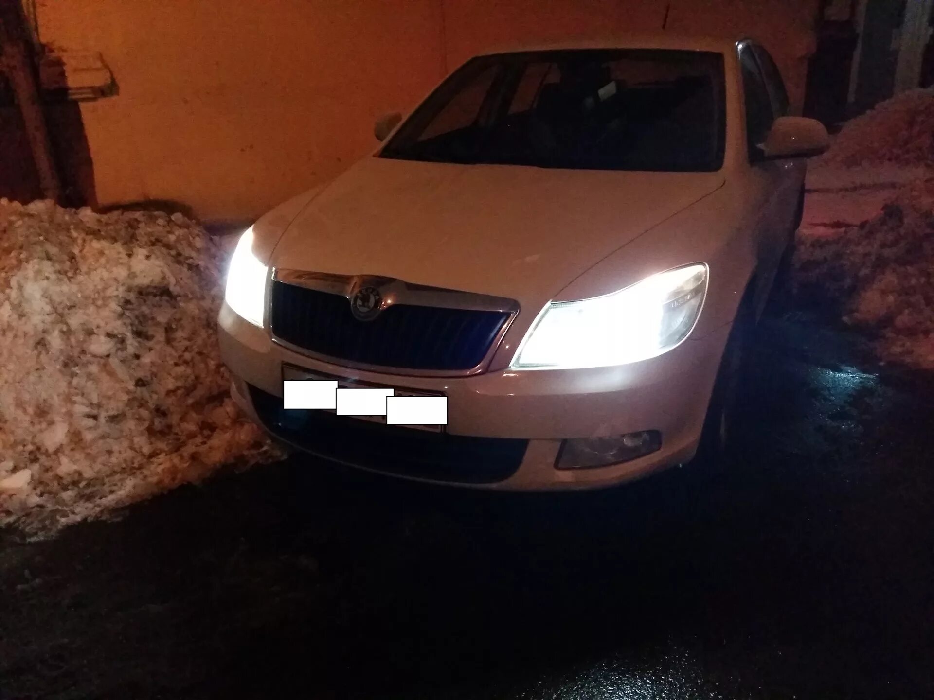 Ксенон в Skoda Octavia a5. Ксенон адаптив Octavia a5.