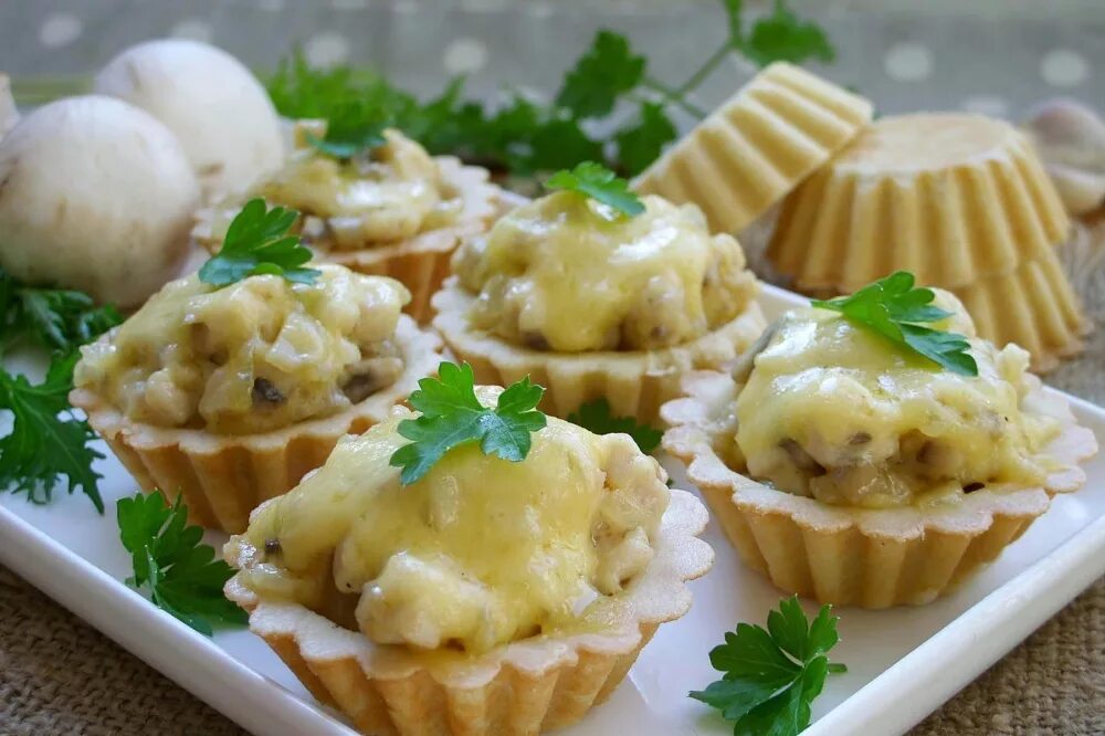 Вкусные песочные тарталетки. Корзиночки закусочные. несладкие тарталетки. тарталетки закусочные. наполнитель для тарталеток.