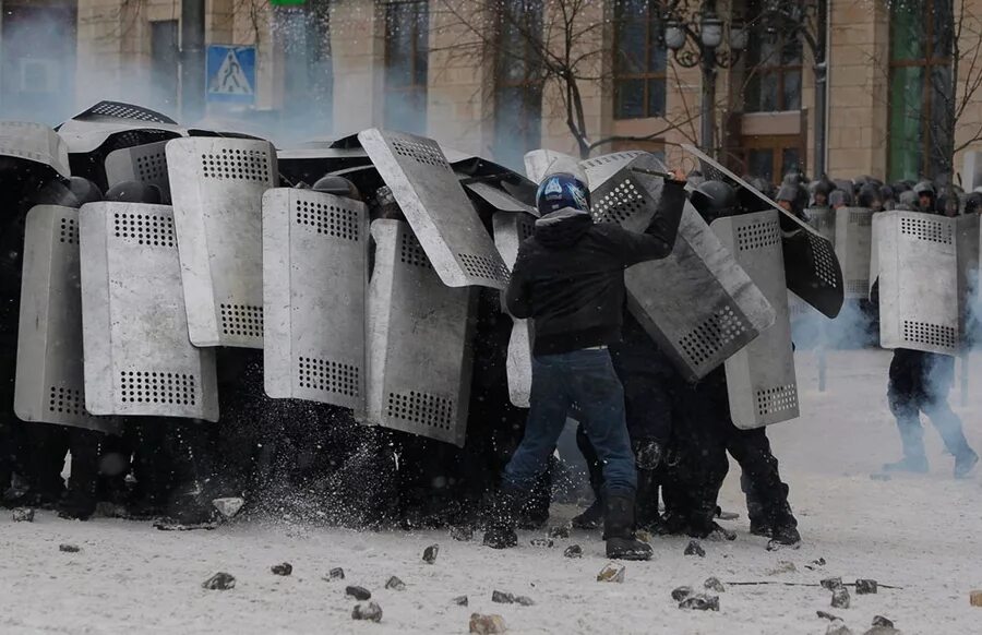 Сколько длился майдан. Майдан 2014. Киев Майдан 2014. Майдан на Украине в 2014 Грушевского. Майдан бои на Грушевского.