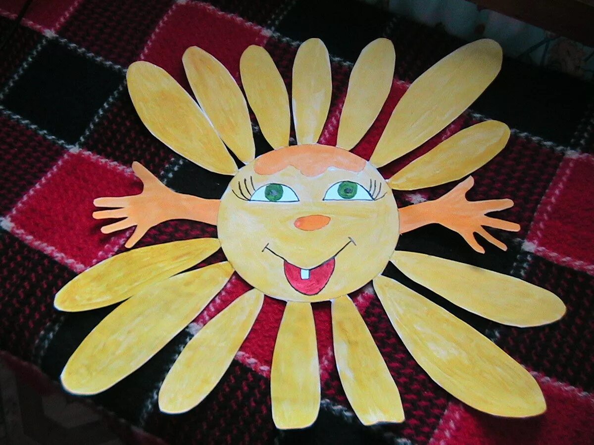 Поделка солнце. Солнышко из цветной бумаги. Поделка солнце из бумаги. Солнышко своими руками для детского сада. Поделка солнышко на масленицу из бумаги