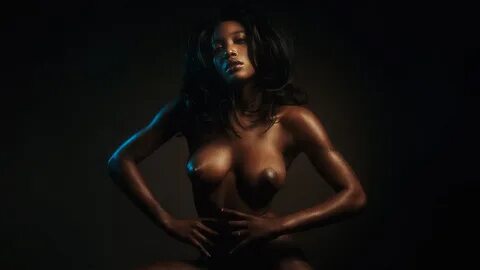 Эротические формы обнаженной Mimi 