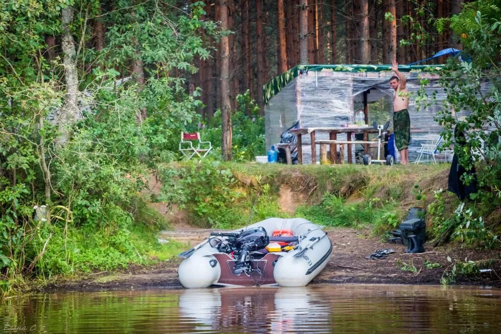 Рыбинское водохранилище кемпинг. Рыбинское водохранилище с палатками места. Рыбинское водохранилище отдых с палатками на машине. Рыбинское водохранилище кемпинг. Легково рыбинское водохранилище.