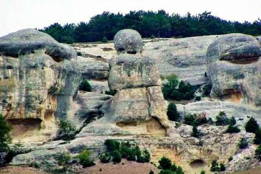 Mother stone. Камни мать и дочь в долине качи. Камни качи в Крыму мать и дочь. Живые скалы Бахчисарай Легенда. Кача камни мать и дочь.