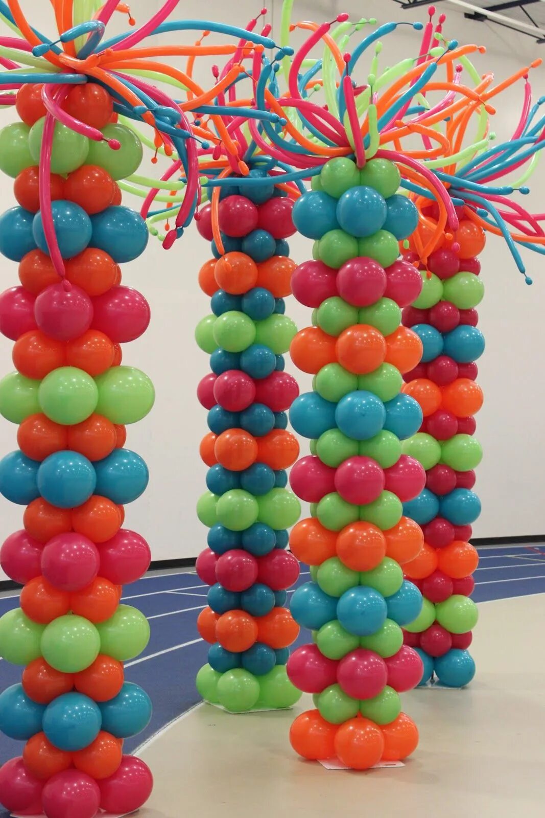 Украшение воздушными шарами. Гирлянда из шаров. Необычное украшение шарами. Украшение праздника воздушными шарами.